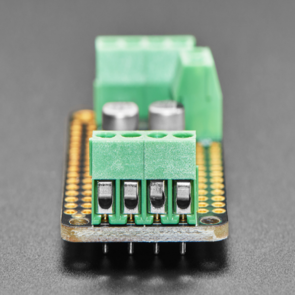 디바이스마트,MCU보드/전자키트 > 버튼/스위치/제어/RTC > 모터/모터컨트롤,Adafruit,DC Motor + Stepper FeatherWing Add-on For All Feather Boards [ada-2927],Feather Wing위에 스택 업하여 2 x 2 바이폴라 스테퍼 모터 또는 4 x 브러시 DC 모터를 구동할수 있는 모듈입니다.
