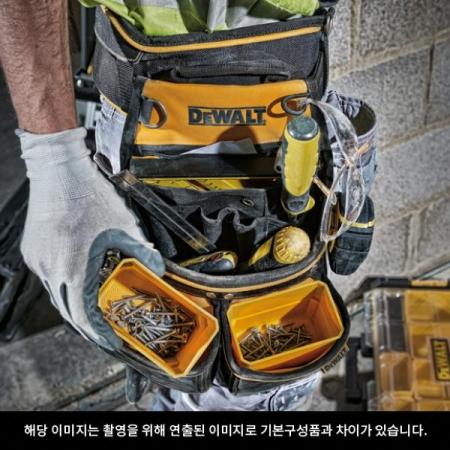 디바이스마트,공구함/작업대/엔클로저 > 공구함/부품함 > 이동공구함 > 디월트/스탠리 이동공구함,디월트,공구집 DWST80907-8 (=DWST1-75650) 못주머니,못주머니 / 사이즈 : 35x30x17cm / 간편하게 망치를 보관하고 사용 / 톱을 안전하게 보관할 수 있는 공간 / 줄자를 걸기 위한 메탈클립