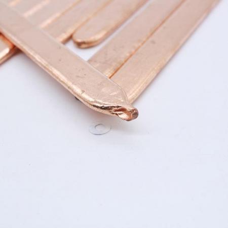 디바이스마트,스위치/부저/전기부품 > 지원부품 > 히트파이프,SZH,플랫형 4mm 구리 히트파이프 14x105mm[SZH-FHEAT0414105],방열처리에 탁월한 히트파이프(heat pipe,전열관) 입니다. 히트파이프의 특징은 열 전도율이 일반 구리에 비하여 1000배 이상이며, 파이프 양 끝단의 온도 차이가 거의 없습니다. 무전원 방열처리에 최고로 효과적인 다양한 히트 파이프를 파이프 절곡기를 사용하여 DIY 하실 수 있습니다.