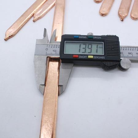 디바이스마트,스위치/부저/전기부품 > 지원부품 > 히트파이프,SZH,플랫형 4mm 구리 히트파이프 14x105mm[SZH-FHEAT0414105],방열처리에 탁월한 히트파이프(heat pipe,전열관) 입니다. 히트파이프의 특징은 열 전도율이 일반 구리에 비하여 1000배 이상이며, 파이프 양 끝단의 온도 차이가 거의 없습니다. 무전원 방열처리에 최고로 효과적인 다양한 히트 파이프를 파이프 절곡기를 사용하여 DIY 하실 수 있습니다.