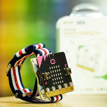 디바이스마트,오픈소스/코딩교육 > Micro:Bit > 마이크로비트 교육용키트,ELECFREAKS,마이크로비트 시계 제작 키트 (마이크로비트 보드 미포함) micro:bit smart coding kit [EF08206],버튼 셀 확장 baord Pro 기반으로 하는 웨어러블 장치 / 쉽고 간단하게 DIY 가능