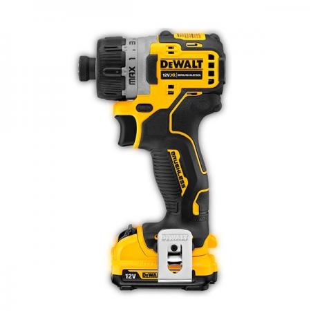 디바이스마트,수공구/전자공구/전동공구 > 전동/엔진공구 > 충전공구 > 충전스크류드라이버,디월트,컴팩트 스크류 드라이버 DCF601L2 배터리2개 (12V/3.0Ah),컴팩트한 사이즈와 가벼워진 무게(0.7kg) / 전장 122mm / 브러쉬리스 모터 / 12V MAX 3.0Ah 배터리잔량 표시 / 10.8V 배터리 호환 가능 / 본체,충전기,배터리2개,플라스틱케이스