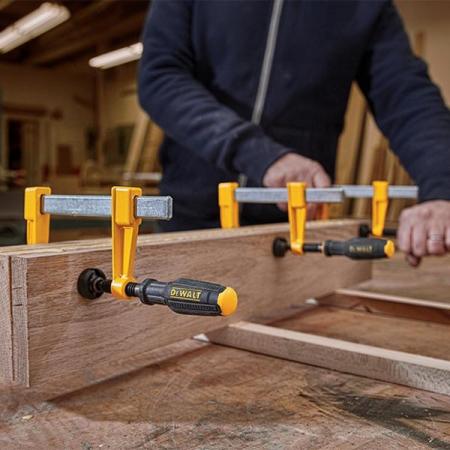 디바이스마트,수공구/전자공구/전동공구 > 작업공구 > 목공용공구 > 클램프,디월트,LD 바 클램프 (4인치) DWHT83849,사이즈 101mm x 50mm / 작은 단차를 손쉽고 강력하게 고정할 수 있는 LD 클램프 최대 148KG 압착