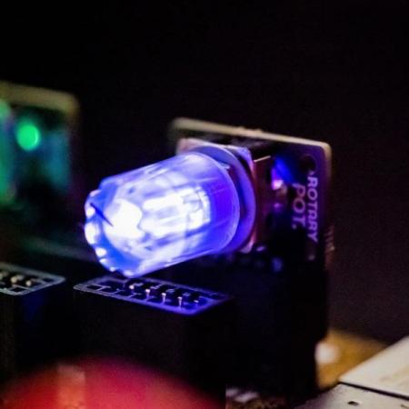 디바이스마트,MCU보드/전자키트 > 버튼/스위치/제어/RTC > 엔코더/가변저항,Pimoroni,RGB Potentiometer Breakout [PIM523],RGB 가변저항, 전위차계 / 시작점과 끝점이 설정된 다이얼에 적합 / 3V ~ 5V 호환 / 모든 Raspberry Pi 모델과 호환