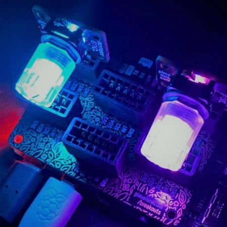 디바이스마트,MCU보드/전자키트 > 버튼/스위치/제어/RTC > 엔코더/가변저항,Pimoroni,RGB Encoder Breakout [PIM522],RGB Encoder Breakout / I2C 브레이크 아웃은  Nuvoton 마이크로 컨트롤러를 사용하여 디지털 로터리 인코더를 프로젝트에 쉽게 통합 / 인코더 내부 의 RGB LED 를 직접 제어 가능 / 치수:약 25x22x28mm
