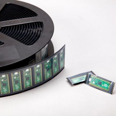 디바이스마트,오픈소스/코딩교육 > 라즈베리파이 > 라즈베리파이 보드,라즈베리파이,라즈베리파이 피코 (Raspberry Pi Pico),RP2040 chip 기반의 작고 강력한 마이크로 컨트롤러 보드 / 듀얼코어 ARM Cortex M0+ (최대 133 MHz) / 264KB SRAM + 2MB Flash / 26개의 다기능 GPIO 핀 / 온도센서 내장 / 21 mm × 51 mm / SC0915