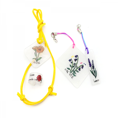 디바이스마트,오픈소스/코딩교육 > 과학 교구 > 물리/물질 과학교구,이엘사이언스,탄생화 악세사리 5명 SET,탄생화를 그린 슈링클스를 구워 여러 악세사리 만드는 실험입니다.