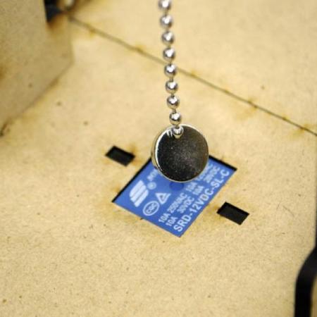 디바이스마트,MCU보드/전자키트 > 교육용키트/로봇 > 교육용키트 > 전기/전자/회로,이엘사이언스,지진 감지기 만들기,추 처럼 매달린 자석으로 지진이 일어나면 LED에 불이 들어오고 부저에서 소리가 나는 지진 감지기 입니다.