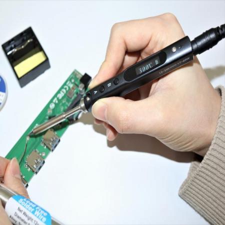 디바이스마트,수공구/전자공구/전동공구 > 전자공구 > 공구가방/공구세트 > 공구세트,SEQURE,SQ-001 휴대용 인두기 올인원 키트,SQ-001 휴대용 온도조절 인두기가 포함된 휴대용 인두기 올인원 키트 / 인두기 본체, 인두팁 4종, 전원 케이블, 납땜용품 3종, 휴대용 공구가방 포함 / 배터리 별매 / ★배터리 상품코드 : 10827082 / ★배터리 충전기 상품코드 : 10839612