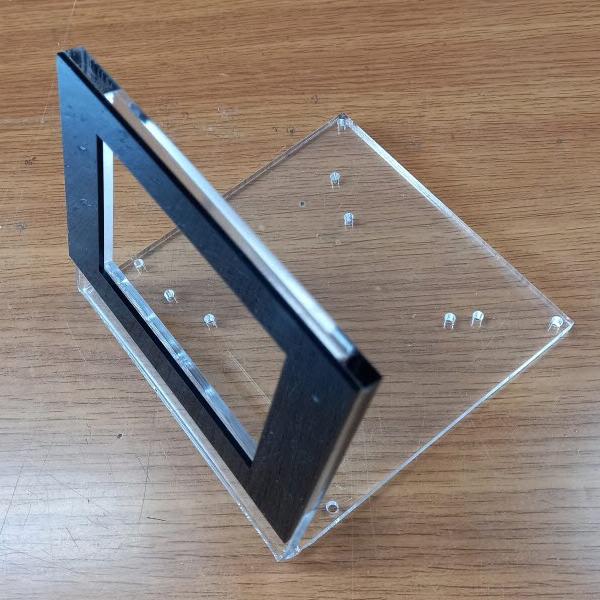 3.5인치 터치스크린 & 라즈베리파이용 케이스 (Raspberry pi RPi3/RPi4) (PN-CASE-35TD)