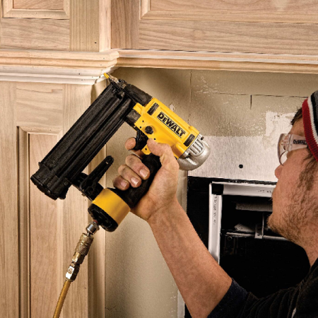 디바이스마트,수공구/전자공구/전동공구 > 에어/유압공구 > 에어타카/타정기,디월트,에어타카 네일러 DWFP12233 (18GA) F50타입,제품타입 공압식 / 작동 압력 범위 70-120PSI / 매거진 용량 100pcs / 고정핀 길이 15-55mm (F15-F50) / 제품 사이즈 237 x 260 x 68 mm / 무게 1.4Kg / 작동모드 단발,연발