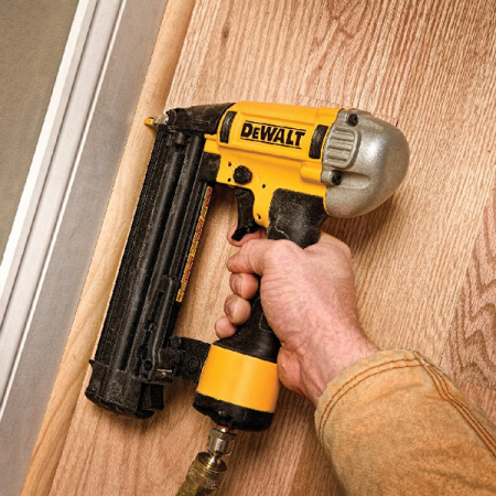 디바이스마트,수공구/전자공구/전동공구 > 에어/유압공구 > 에어타카/타정기,디월트,에어타카 네일러 DWFP12233 (18GA) F50타입,제품타입 공압식 / 작동 압력 범위 70-120PSI / 매거진 용량 100pcs / 고정핀 길이 15-55mm (F15-F50) / 제품 사이즈 237 x 260 x 68 mm / 무게 1.4Kg / 작동모드 단발,연발