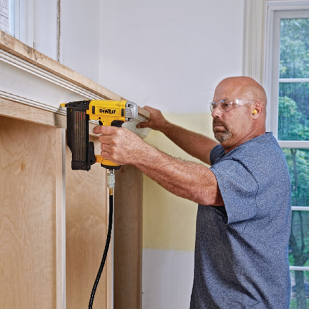 디바이스마트,수공구/전자공구/전동공구 > 에어/유압공구 > 에어타카/타정기,디월트,에어타카 네일러 DWFP2350K (실타카, 23GA) 630타입,제품타입 공압식 / 작동 압력 범위 70-120PSI / 매거진 용량 135pcs / 고정핀 길이 15-55mm (실타카핀) / 제품 사이즈 225 x 228 x 50 mm / 무게 1.1Kg / 작동모드 단발