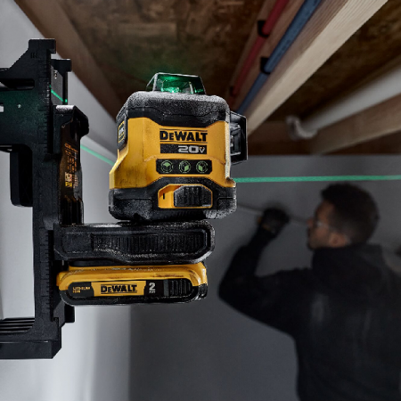 디바이스마트,계측기/측정공구 > 측정용 공구/장비 > 수평계/경사계/각도기,디월트,아토믹 그린레이저 키트 DCLE34031D1 배터리1개 (20V/2.0Ah),사이즈 160 x 150 x 110 mm / 작업거리 40 m / 레벨링 정확도 ±3mm / 10m / 자동보정범위 ±4˚ / 방진방습등급 IP54 / 중량 0.9g / 디월트 20V 배터리 5.0Ah까지 사용가능 /  높은 가시성의 3x360˚ 그린 레이저