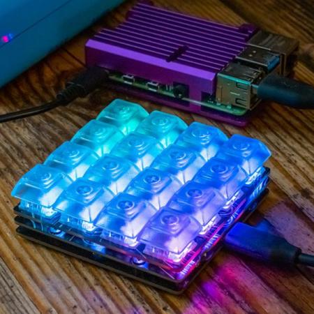 디바이스마트,오픈소스/코딩교육 > 라즈베리파이 > 라즈베리파이 확장보드/HAT,Pimoroni,Keybow 2040 Clicky keys [PIM565],Keybow 2040 / 고급형 올인원 16키 미니 기계시 키보드 / 맞춤 RGB 조명 / 2MB의 플래시 메모리