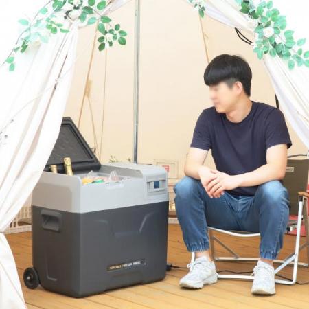 디바이스마트,EV 전기차/캠핑카/그린에너지 > 캠핑/보트 악세사리 > 이동식 냉장고,툴콘,차량용 이동형 냉장고 (TFB-50),툴콘 / 용량(L):50 / 규격(mm):631×380×550 / 중량(kg):14.8 / 원산지:중국 / 배터리 용량(mAh):15300