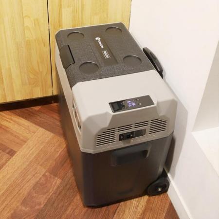 디바이스마트,EV 전기차/캠핑카/그린에너지 > 캠핑/보트 악세사리 > 이동식 냉장고,툴콘,차량용 이동형 냉장고 (TFB-50),툴콘 / 용량(L):50 / 규격(mm):631×380×550 / 중량(kg):14.8 / 원산지:중국 / 배터리 용량(mAh):15300