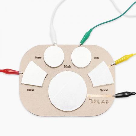 디바이스마트,MCU보드/전자키트 > 교육용키트/로봇 > 교육용키트 > 재미있는키트/기타,비피랩,엔트리 코딩교육 키트 DIY 전자드럼 기본형(메이키메이키 보드, 영상 제공, 메뉴얼 포함),전자 드럼 기본형은 쉽게 조립할 수 있도록 드럼의 기둥을 없앤 전자악기 코딩 교육키트 입니다.