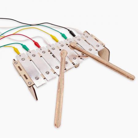 디바이스마트,MCU보드/전자키트 > 교육용키트/로봇 > 교육용키트 > 재미있는키트/기타,비피랩,엔트리 코딩교육 키트 DIY 글로켄슈필/실로폰 (메이키메이키 보드, 영상 제공, 메뉴얼 포함),전자 글로켄슈필은 입체적인 글로켄슈필을 직접 조립하고 소리를 낼 수 있는 전자악기 코딩 교육 키트 입니다.