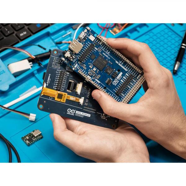 디바이스마트,오픈소스/코딩교육 > 아두이노 > 아두이노 정품 보드/쉴드/키트,아두이노,Arduino GIGA Display Shield,ASX00039 / 아두이노 기가 R1 와이파이 확장 쉴드 / 디지털 마이크, 6축 IMU 및 Arducam® 커넥터 포함 터치 스크린 솔루션(3.97인치) / 디스플레이 스펙 : 480x800 RGB, 16.7M 색상, 5점 터치 및 제스쳐, I2C 인터페이스 / BMI270 IMU 칩셋, MP34DT06JTR 마이크