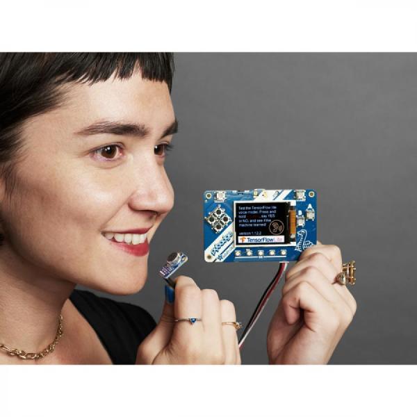 디바이스마트,MCU보드/전자키트 > 인공지능/임베디드/산업용 > 인공지능/머신러닝 > 인공지능 개발보드/모듈/키트,Adafruit,TensorFlow Lite for Microcontrollers Kit [ada-4317],초소형 버전의 TensorFlow Lite 보드 / PyBadge를 엣지 프로세서로 사용 / 512KB 플래시와 192KB RAM을 갖춘 ATSAMD51칩으로 구동