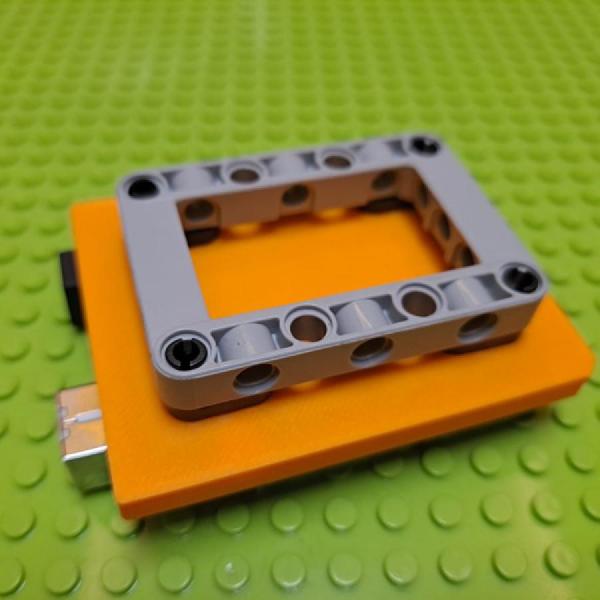 디바이스마트,오픈소스/코딩교육 > 아두이노 > 아두이노 케이스/악세사리,인터보드,아두이노 우노 메카닉블럭 케이스,아두이노 우노 표준 형태의 제품을 레고 부품과 연결할 수 있도록 만든 3D 프린터 출력물 케이스입니다. 특허 제품인 메카닉블럭 커넥터를 포함하고 있어 정밀하게 레고 부품과 연결이 가능합니다.