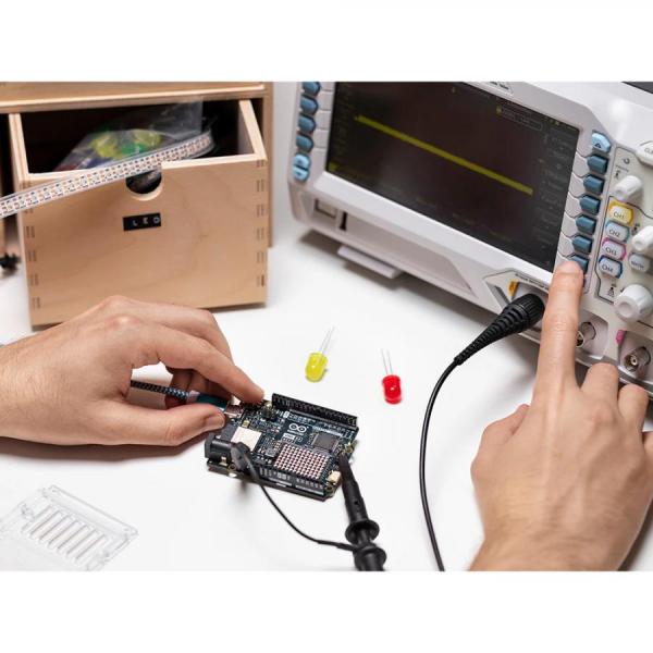 디바이스마트,오픈소스/코딩교육 > 아두이노 > 아두이노 정품 보드/쉴드/키트,아두이노,Arduino UNO R4 WiFi,ABX00087 / 아두이노 우노 R4 와이파이 / RA4M1 프로세서 + ESP32-S3 / 빌트인 와이파이 + 블루투스 / 온보드 12x8 LED 매트릭스 / 포트 : USB-C / 우노 R3 대비 메모리 증가(256kB Flash, 32kB RAM) + 클럭 속도 향상(메인 코어 48MHz, ESP32-S3 최대 240MHz) 및 12-bit DAC, CAN BUS, OP AMP 추가, 24V 입력 지원 / 빌트인 HID + Qwiic 커넥터