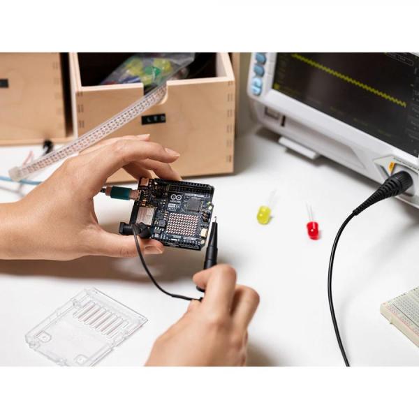 디바이스마트,오픈소스/코딩교육 > 아두이노 > 아두이노 정품 보드/쉴드/키트,아두이노,Arduino UNO R4 WiFi,ABX00087 / 아두이노 우노 R4 와이파이 / RA4M1 프로세서 + ESP32-S3 / 빌트인 와이파이 + 블루투스 / 온보드 12x8 LED 매트릭스 / 포트 : USB-C / 우노 R3 대비 메모리 증가(256kB Flash, 32kB RAM) + 클럭 속도 향상(메인 코어 48MHz, ESP32-S3 최대 240MHz) 및 12-bit DAC, CAN BUS, OP AMP 추가, 24V 입력 지원 / 빌트인 HID + Qwiic 커넥터