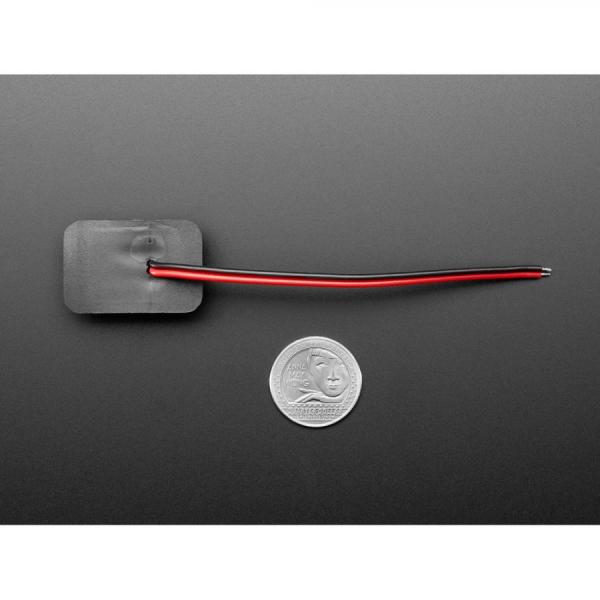 디바이스마트,커넥터/PCB > 플러그/잭 > DC잭/플러그 > DC잭,Adafruit,Sewable Connector with 5.5/2.1mm DC Jack [ada-6075],베이스에 수평으로 배치되어 있으며 빨간색과 검은색 전선이 바닥을 통과합니다