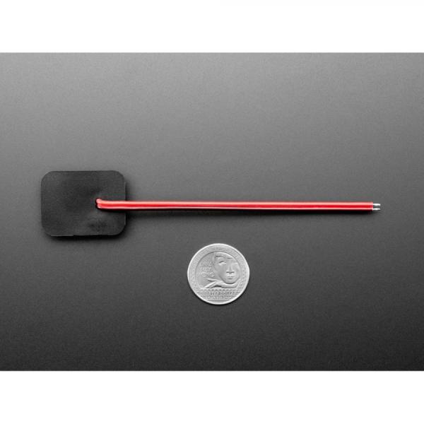 디바이스마트,커넥터/PCB > 플러그/잭 > DC잭/플러그 > DC잭,Adafruit,Sewable USB Type C Power Jack Connector [ada-6077],베이스에 수평으로 배치된 Type-C 커넥터 / 빨간색과 검은색 전선이 바닥을 통과합니다