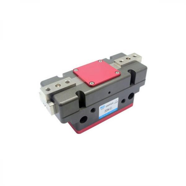 디바이스마트,기계/제어/로봇/모터 > 유/공압 기기 > 공압실린더 > 그리퍼,KCC정공,2-Jaw 평행개폐 그리퍼 Ø63 (기본형+베이스 에어포트) [2GN-63S-BP],실린더 직경: Ø63 / Straight 구조의 기본형 / 밑면 베이스 커버에 에어 접속관로 추가 / Wedge 방식 / Jaw & Plunger / 다면취부 다면 포트 구성 / 부품의 표준화 공용화 / 근접센서 사용시 3가지 감지도그의 선택 가능