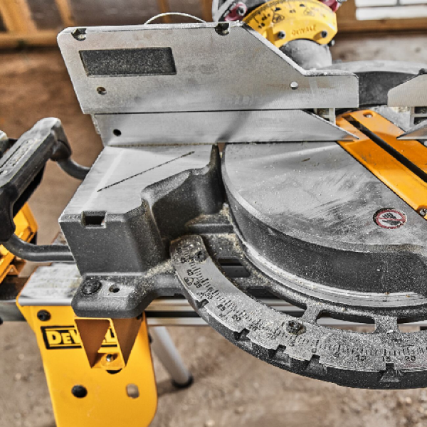 디바이스마트,수공구/전자공구/전동공구 > 전동/엔진공구 > 충전공구 > 충전각도절단기,디월트,브러쉬리스 슬라이딩 각도절단기 305mm DCS781N (60V/베어툴),전압 60V MAX / 최대 작업 능력 112mm / 베벨각도 좌 49° / 우 49° / 최대 톱날 속도 0-3,800RPM / 무게 23.2Kg 본체만