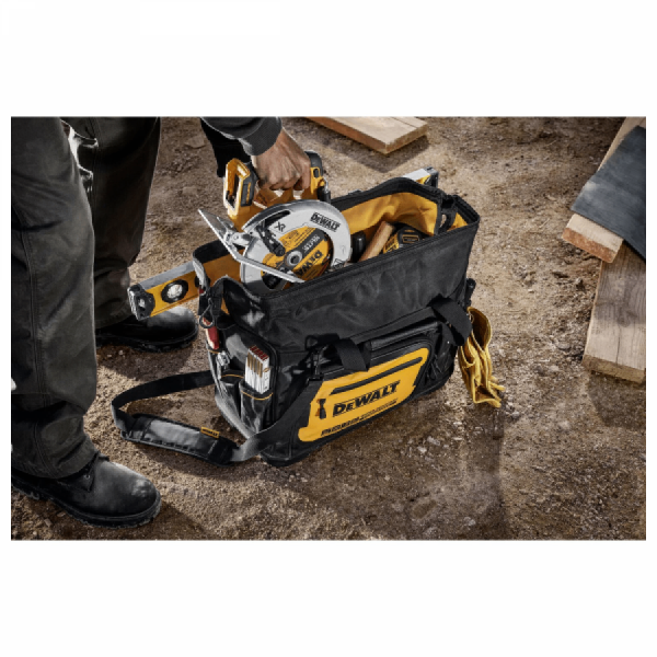 디바이스마트,공구함/작업대/엔클로저 > 공구함/부품함 > 이동공구함 > 디월트/스탠리 이동공구함,디월트,프로 오픈마우스 소프트백 DWST60104-1,전면 오픈형 수납 / 방수 플레이트 / U자형 지퍼 솔더 스트랩 / 허용 중량 25Kg / 508 x 290 x 310 mm (높이 x 너비 x 길이) / 무게 2.3Kg