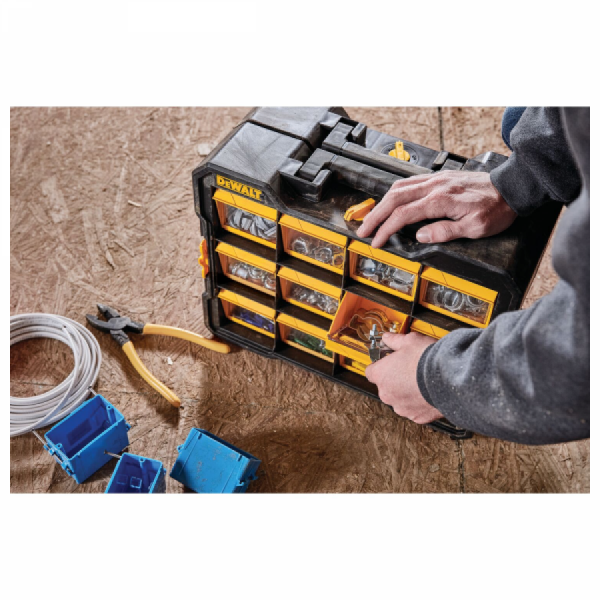 디바이스마트,공구함/작업대/엔클로저 > 공구함/부품함 > 이동공구함 > 디월트/스탠리 이동공구함,디월트,전문가용 12 플립빈 부품함 DWST14121,개별 수납통 일괄 잠금 / 분리 가능 수납통 12개 / 폴리카보네이트 재질 / 허용 중량 7Kg / 452x 110 x 355 mm (길이 x 너비 x 높이) / 무게 2.85Kg