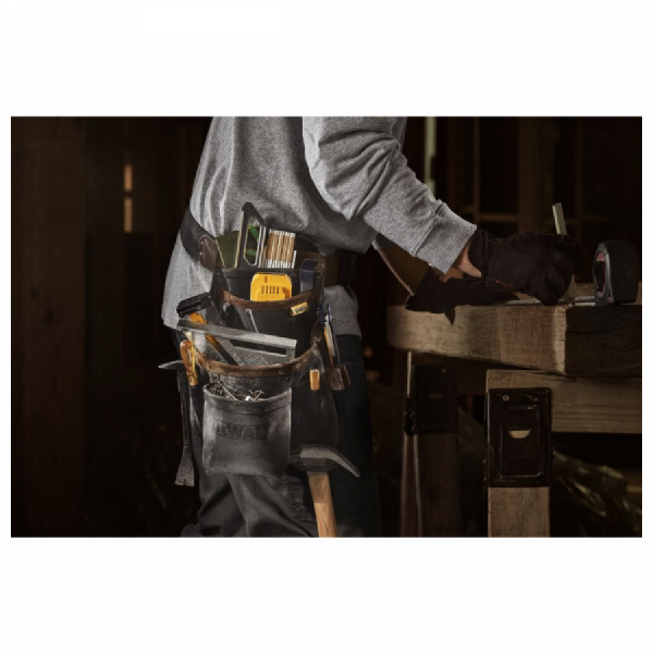 디바이스마트,공구함/작업대/엔클로저 > 공구함/부품함 > 이동공구함 > 디월트/스탠리 이동공구함,디월트,12포켓 누벅가죽 파우치 세트 분리형 DWST550115,분리형 - 파우치 1 & 벨트 / 포켓 수 12개 / 프리미엄 누벅 탑 그레인 가죽재질 / 허용 중량 10Kg / 60 x 350 x 1420 mm (높이 x 너비 x 길이) / 무게 0.9Kg