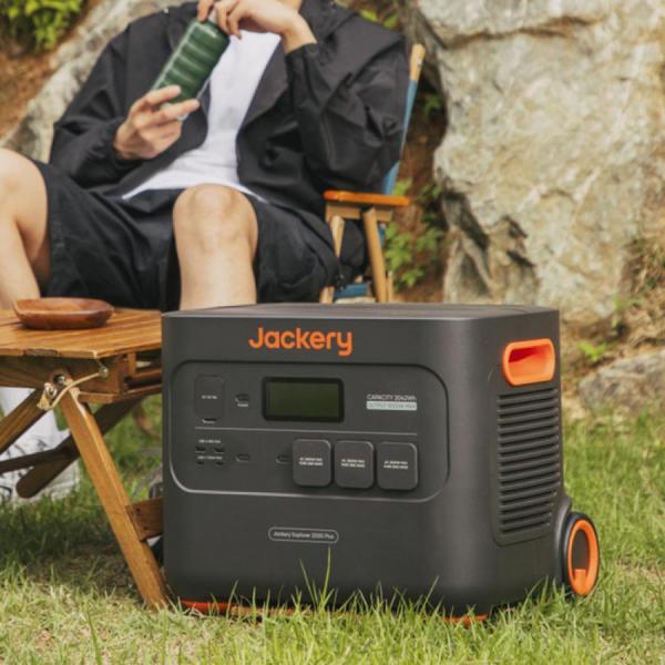 디바이스마트,EV 전기차/캠핑카/그린에너지 > 배터리/충전기/인버터 > 파워뱅크,Jackery,잭커리 휴대용 파워뱅크 2000 Plus,차박·캠핑용 대용량 파워뱅크 / 용량: 2,042.8Wh / 배터리: LiFePO4 인산철 / 정격출력: 3,000W, 서지 6,000W / 출력포트: AC 220V × 3, USB-C × 2 (100W/27W), USB-A × 2, DC 12V/10A / 무게: 27.9kg / 크기: 47.3 × 35.94 × 37.36cm
