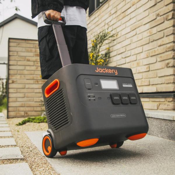 디바이스마트,EV 전기차/캠핑카/그린에너지 > 배터리/충전기/인버터 > 파워뱅크,Jackery,잭커리 휴대용 파워뱅크 2000 Plus,차박·캠핑용 대용량 파워뱅크 / 용량: 2,042.8Wh / 배터리: LiFePO4 인산철 / 정격출력: 3,000W, 서지 6,000W / 출력포트: AC 220V × 3, USB-C × 2 (100W/27W), USB-A × 2, DC 12V/10A / 무게: 27.9kg / 크기: 47.3 × 35.94 × 37.36cm