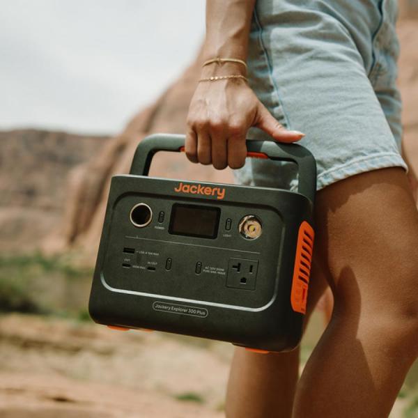 디바이스마트,EV 전기차/캠핑카/그린에너지 > 배터리/충전기/인버터 > 파워뱅크,Jackery,잭커리 휴대용 파워뱅크 300 Plus,차박·캠핑용 보조배터리 / 용량 288Wh / 배터리: 리튬인산철(LiFePO4) / 정격출력 300W, 순간 최대 600W / 출력포트: AC 220V ×1, USB-A 5V-3A(15W), USB-C ×2(최대 100W), DC 12V-10A / 무게 3.75kg / 크기 230 × 155 × 167mm