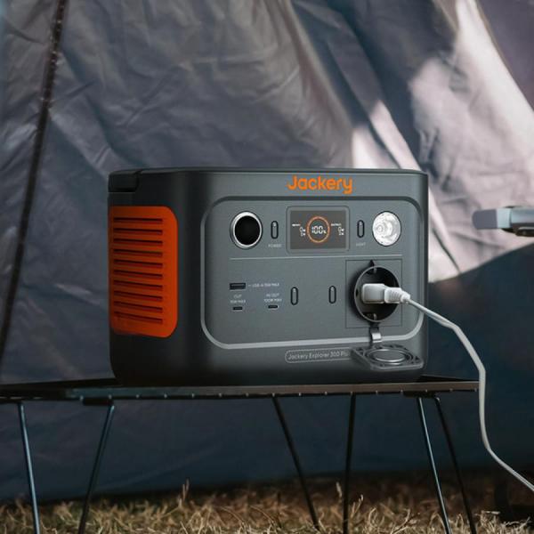디바이스마트,EV 전기차/캠핑카/그린에너지 > 배터리/충전기/인버터 > 파워뱅크,Jackery,잭커리 휴대용 파워뱅크 300 Plus,차박·캠핑용 보조배터리 / 용량 288Wh / 배터리: 리튬인산철(LiFePO4) / 정격출력 300W, 순간 최대 600W / 출력포트: AC 220V ×1, USB-A 5V-3A(15W), USB-C ×2(최대 100W), DC 12V-10A / 무게 3.75kg / 크기 230 × 155 × 167mm