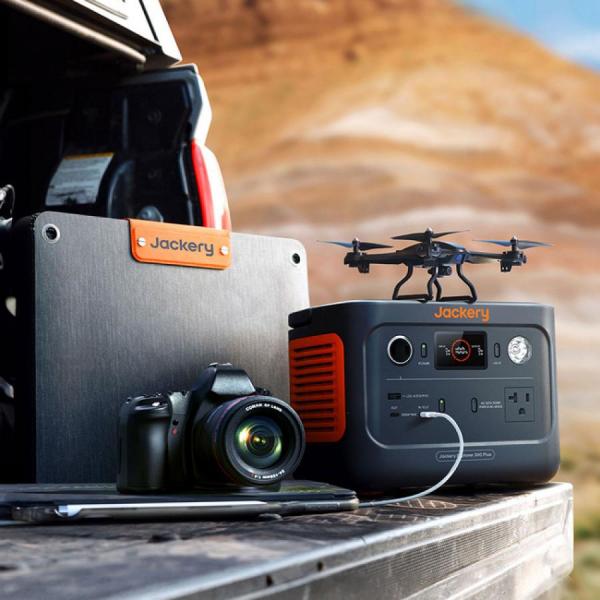 디바이스마트,EV 전기차/캠핑카/그린에너지 > 배터리/충전기/인버터 > 파워뱅크,Jackery,잭커리 휴대용 파워뱅크 300 Plus,차박·캠핑용 보조배터리 / 용량 288Wh / 배터리: 리튬인산철(LiFePO4) / 정격출력 300W, 순간 최대 600W / 출력포트: AC 220V ×1, USB-A 5V-3A(15W), USB-C ×2(최대 100W), DC 12V-10A / 무게 3.75kg / 크기 230 × 155 × 167mm