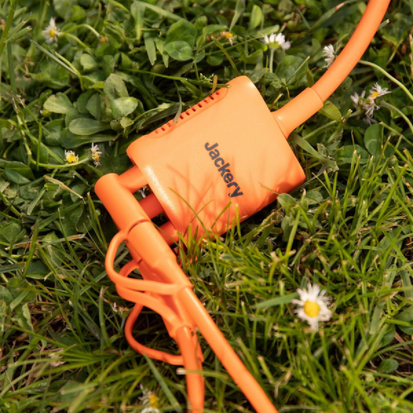 디바이스마트,EV 전기차/캠핑카/그린에너지 > 캠핑/보트 악세사리 > 기타 악세사리,Jackery,잭커리 SolarSaga 커넥터,충전하면서 사용가능한 커넥터 케이블 길이: 500mm / 너비: 66mm / 높이: 70mm / 두께: 24mm / 무게: 0.15kg