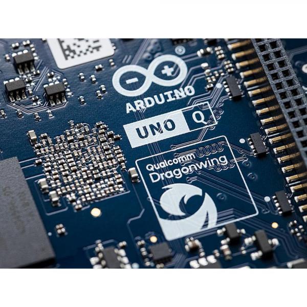 디바이스마트,오픈소스/코딩교육 > 아두이노 > 아두이노 정품 보드/쉴드/키트,아두이노,Arduino UNO Q (4GB),ABX00173 / 4GB 버전 / 리눅스와 아두이노의 만남, 듀얼 브레인 하이브리드 보드 / Qualcomm QRB2210(쿼드코어 MPU) + STM32U585(MCU) 탑재 / 리눅스 데비안 OS 및 Arduino App Lab 지원 / 4GB RAM, 32GB eMMC 내장 / Wi-Fi 5, BT 5.1, USB-C PD / 활용: AI 비전/음성, 고성능 로보틱스, 엣지 컴퓨팅